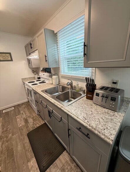 Building Photo - 4066 Crossmill Ln