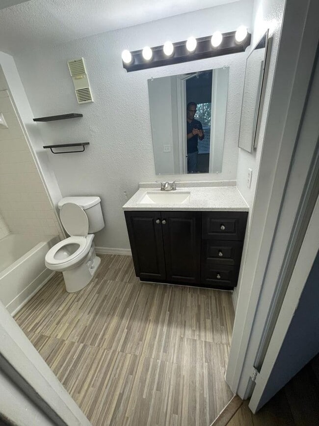 Building Photo - Ponte Verde Condominium