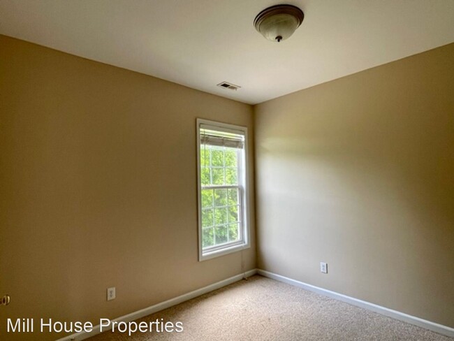 Building Photo - 4 br, 2.5 bath House - 118 N Fields Circle