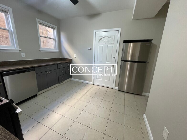 Building Photo - 68 Bellevue St