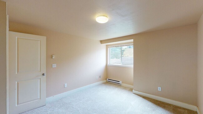 Building Photo - Gold Pointe condo!  2 Bed, 2 Bath Condo w/2 parking spaces, MOVE IN SPECIAL - Available NOW!