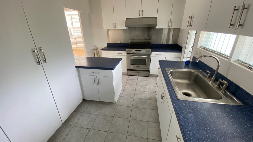 Building Photo - 2921 Koali Rd