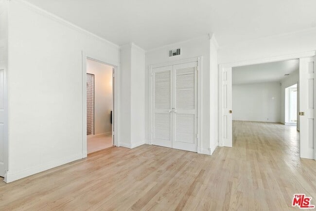 Building Photo - 4640 Laurelgrove Ave