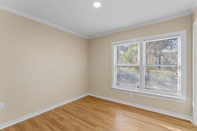 Building Photo - 400 E Monroe St