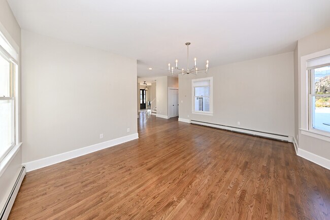 Building Photo - 62 Elm St