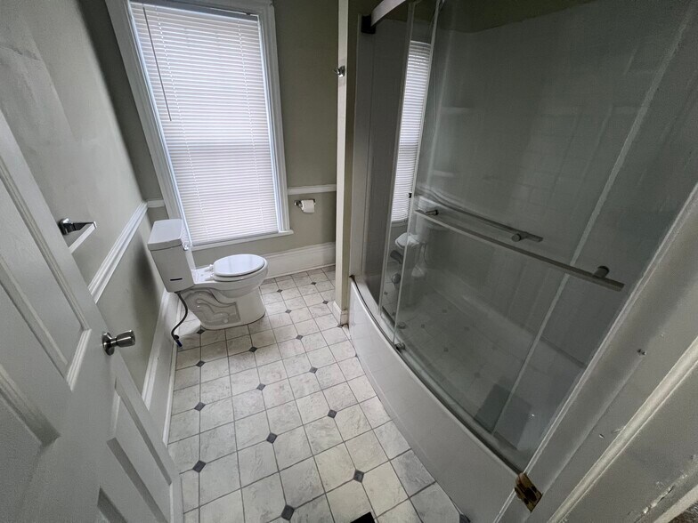 Building Photo - 2309 5th Ave