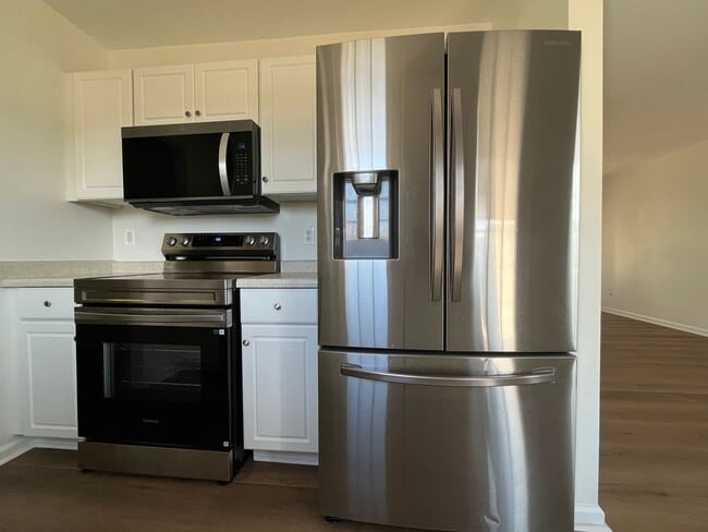 Building Photo - Beautifully renovated home!