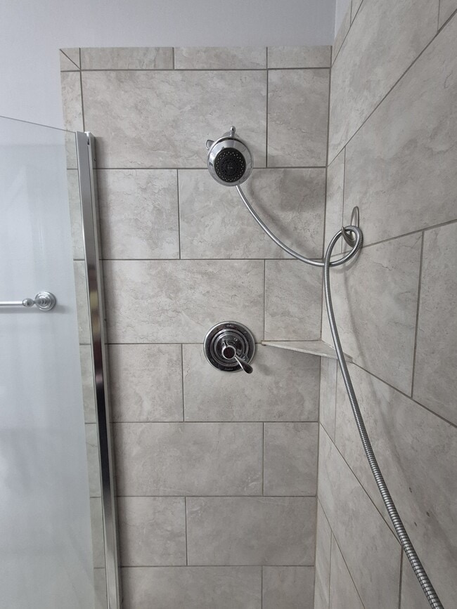 Building Photo - 1921 Gornto Rd