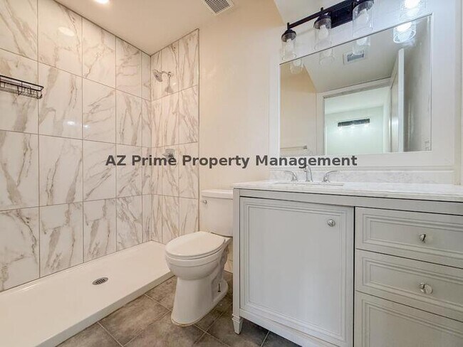 Building Photo - 4440 W Solano Dr N