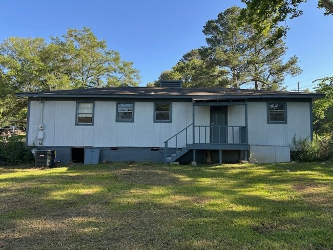 Building Photo - 2051 Carolyn Ln