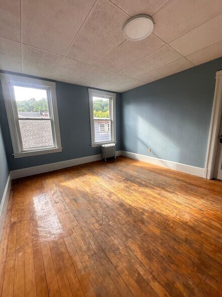 Building Photo - 144 Elm St