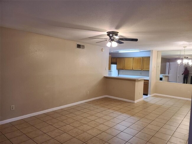 Building Photo - 8267 Creekbend Dr