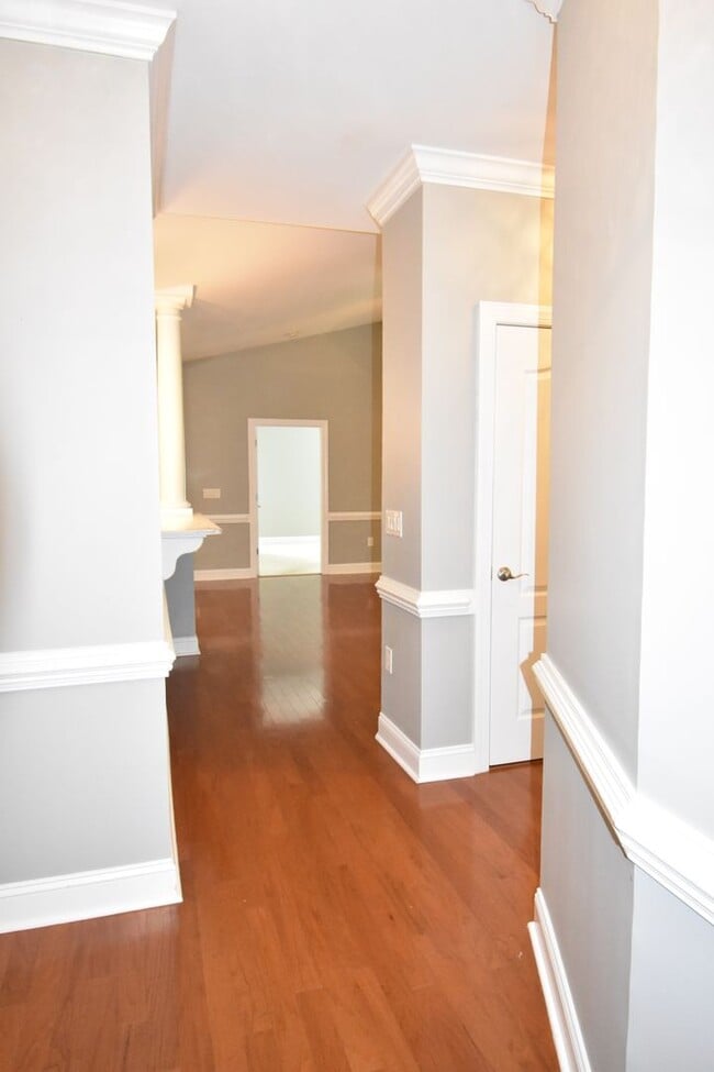 Building Photo - 3 Bedroom and 1.5 Bath Condo- Bradford Place at Buckhead