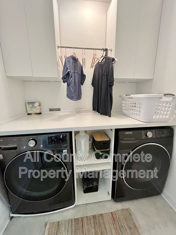 Building Photo - 261 Starnberg Ct