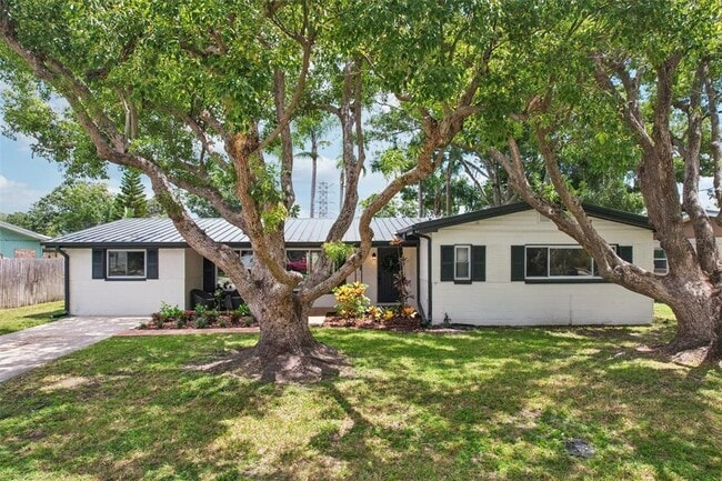 Building Photo - 311 Shore Dr E