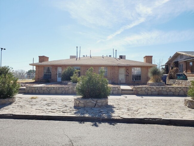 Building Photo - Great Duplex located at Manhattan Heights