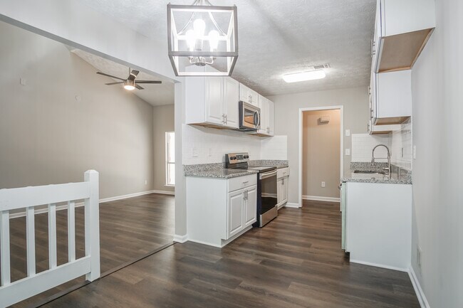 Building Photo - 3137 Glen Hollow Dr