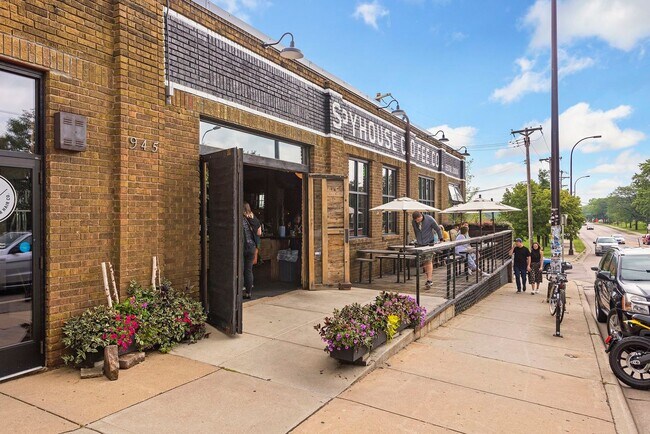 Building Photo - 1823 Quincy St NE