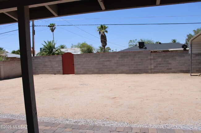 Building Photo - 6526 E Calle Dened