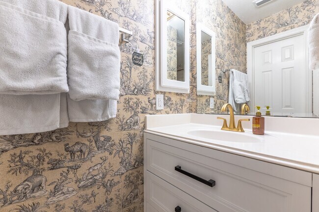 Building Photo - 3007 Smokey Hollow Dr