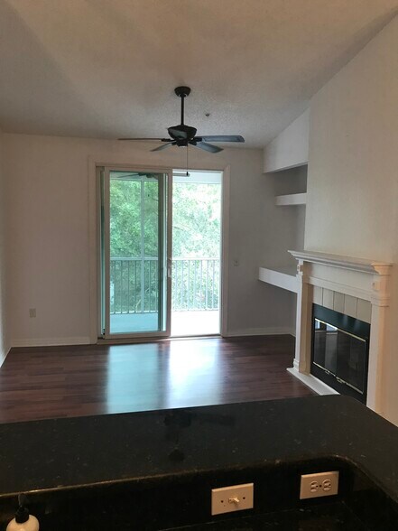 Building Photo - 8301 Elm Park Dr