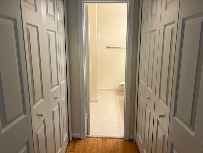 Building Photo - Commuter's Dream with Easy Living