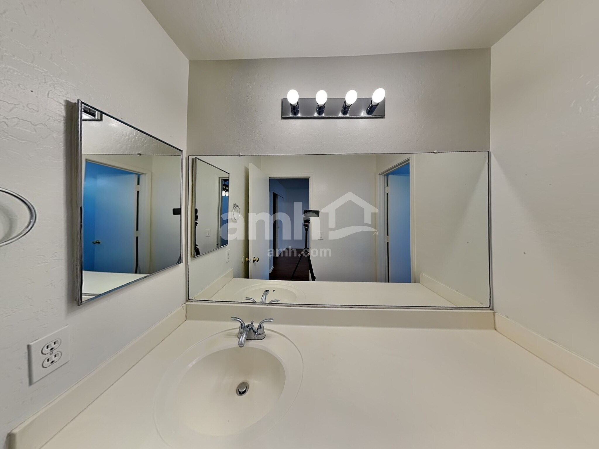 Building Photo - 12438 W Windrose Dr