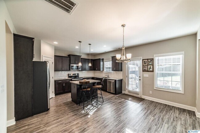 Building Photo - 108 Erskin Parcus Dr