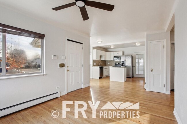 Building Photo - Spacious Sunnyside Home with Huge Yard