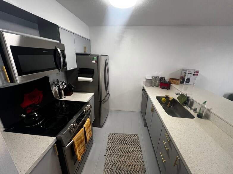 Building Photo - 60 N Beretania St