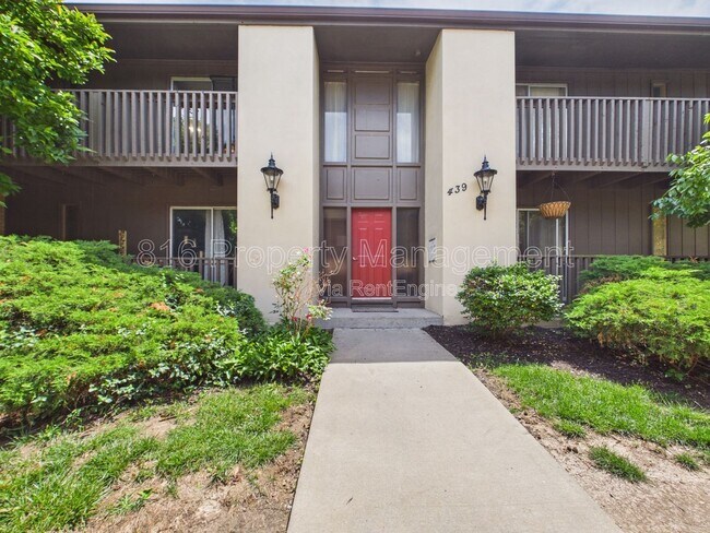 Building Photo - 439 W 104th St