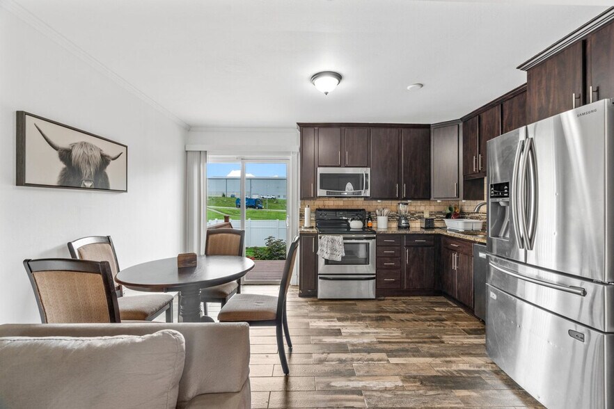 Building Photo - 803 Matthews Dr