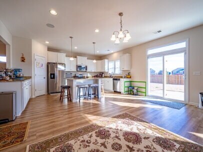 Building Photo - HUGE Owner's Suite!