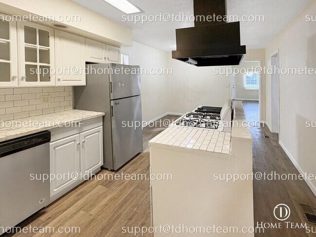 Building Photo - 705 S 60th St