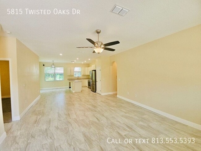 Building Photo - 5815 Twisted Oaks Dr