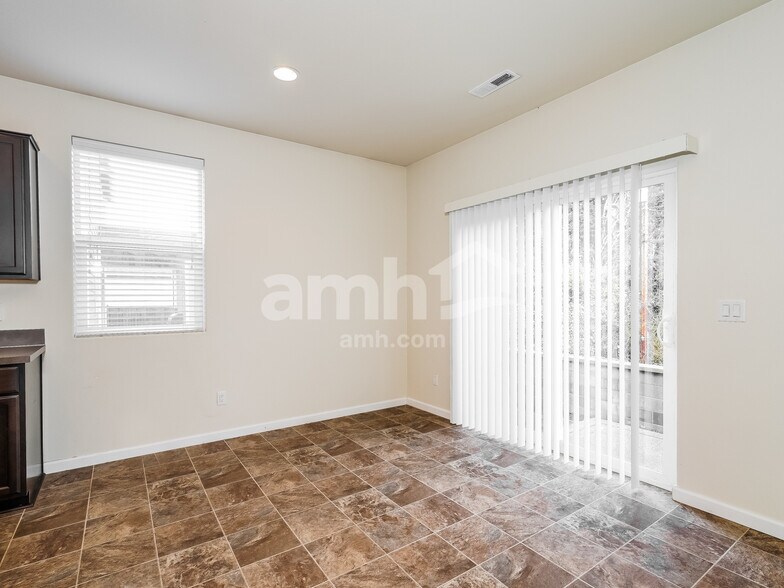 Building Photo - 326 York St