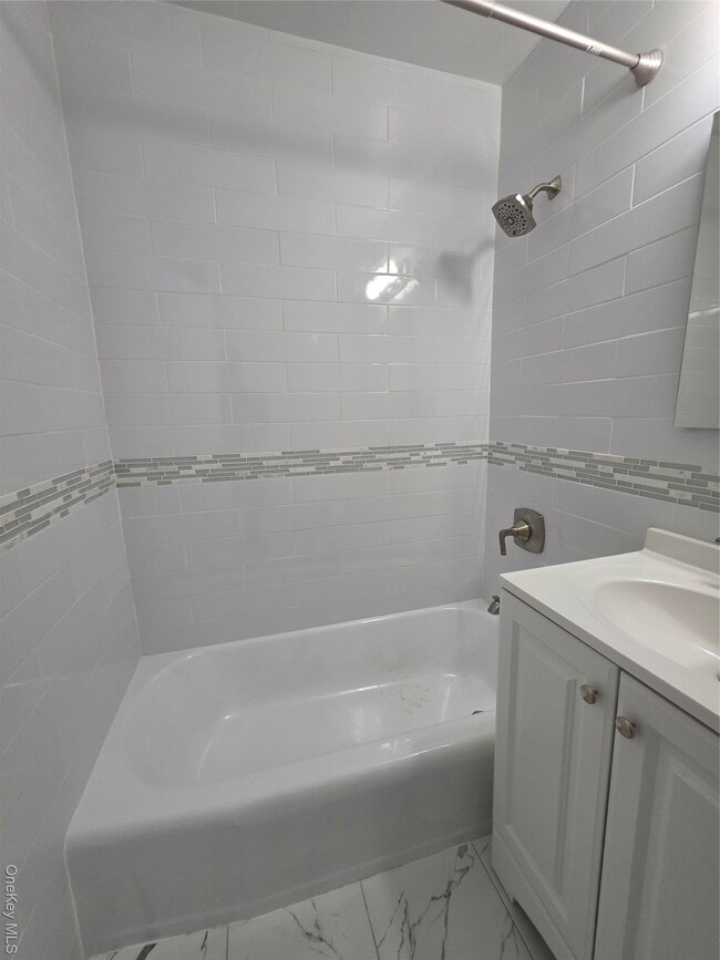 Building Photo - 61-20 Grand Central Pkwy