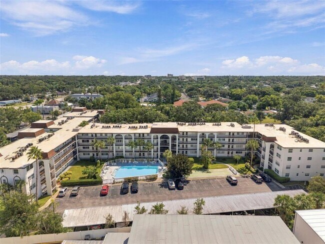 Building Photo - 2525 W Bay Dr