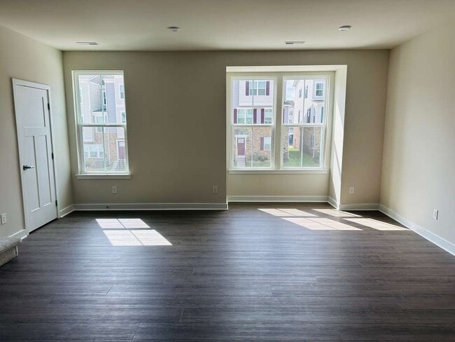 Building Photo - 9904 Oaklawn Blvd NW