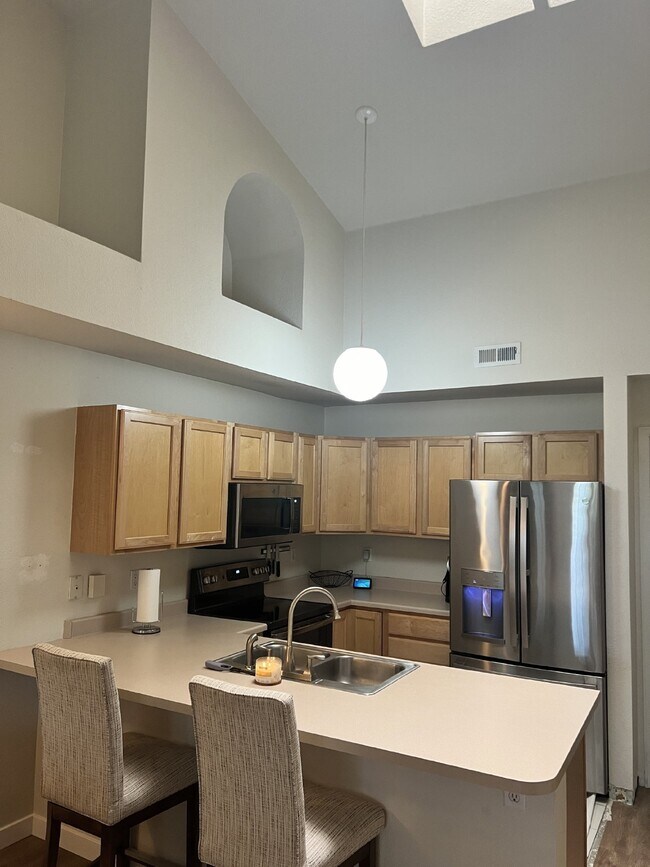 Building Photo - Available March!  Beautiful Condo in Steeplechase!