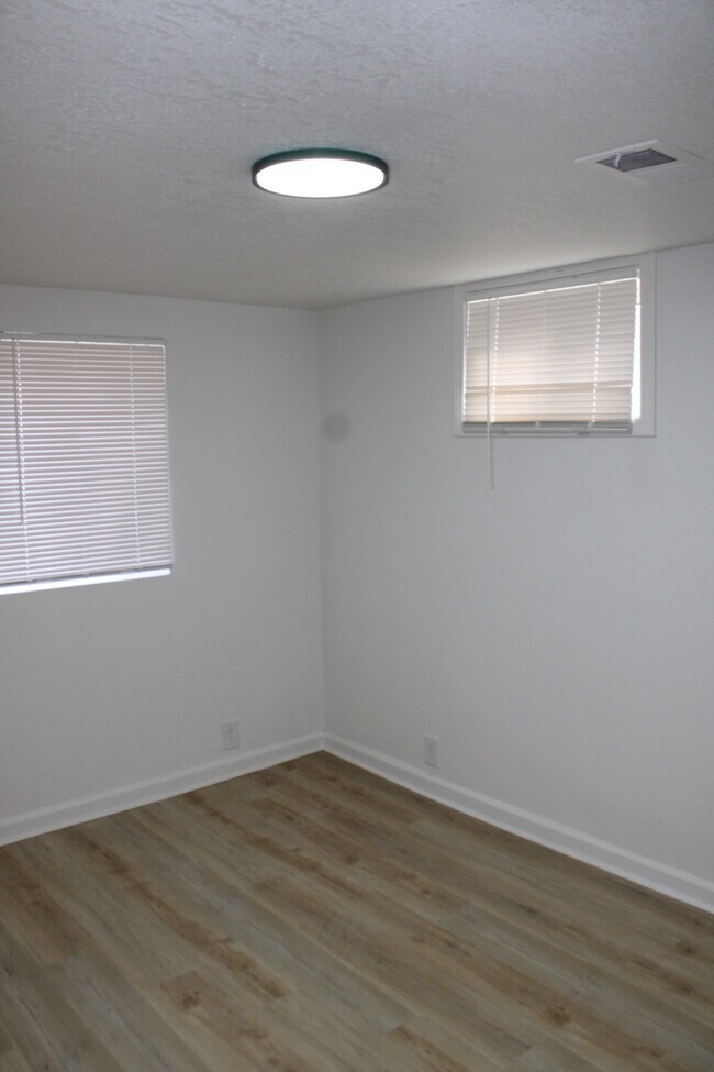 Building Photo - Spacious and inviting 5-bedroom, 2.5-bath home located in Kansas City, MO