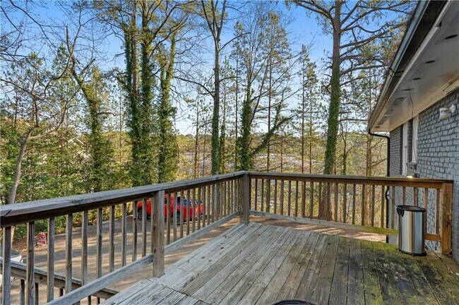 Building Photo - 2382 Peachwood Cir NE