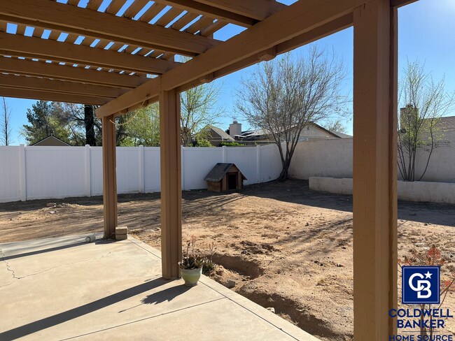 Building Photo - 4 Bedrooms 2 Bathroom home available in Victorville!!