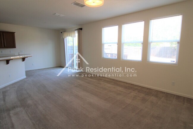 Building Photo - Newer South Sacramento Area 3bd/2.5ba Home