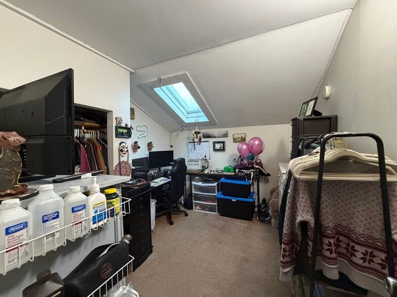 Building Photo - 748 Calef, 3