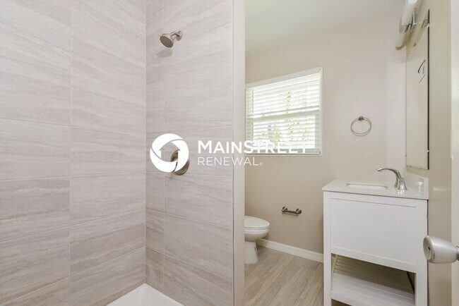 Building Photo - 3 Bedroom Pet-Friendly Home in Sarasota, FL with Main Street Renewal