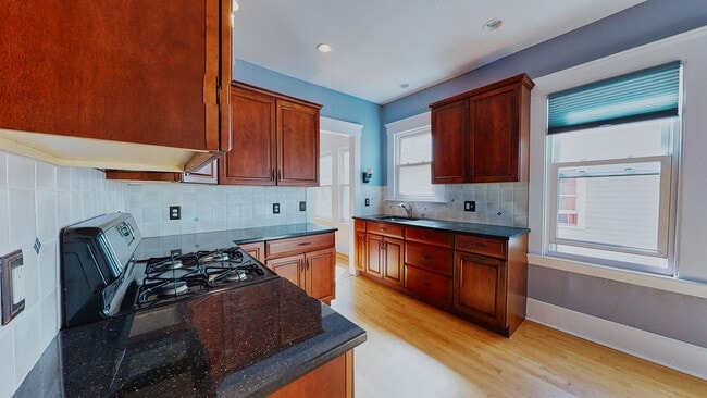 Building Photo - [In-Unit Laundry; Garden] Townhouse-Style Living, with Historical Details & Parking!