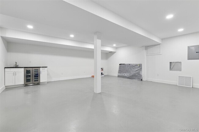 Building Photo - 10 Sagamore Rd