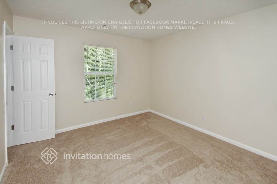 Building Photo - 1507 Locomotive Dr NE