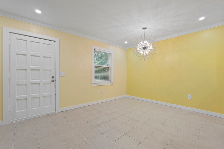 Building Photo - 400 William Hilton Pky